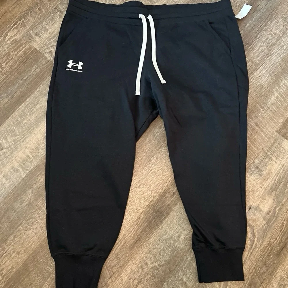 Under Armour Cropped Sweatpants-Size 3X